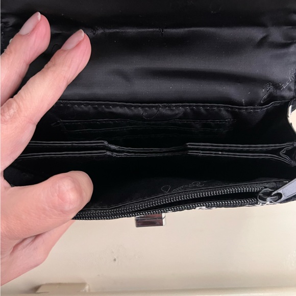 Vera Bradley Your Turn  Quilted Smartphone Wristlet - Picture 7 of 7